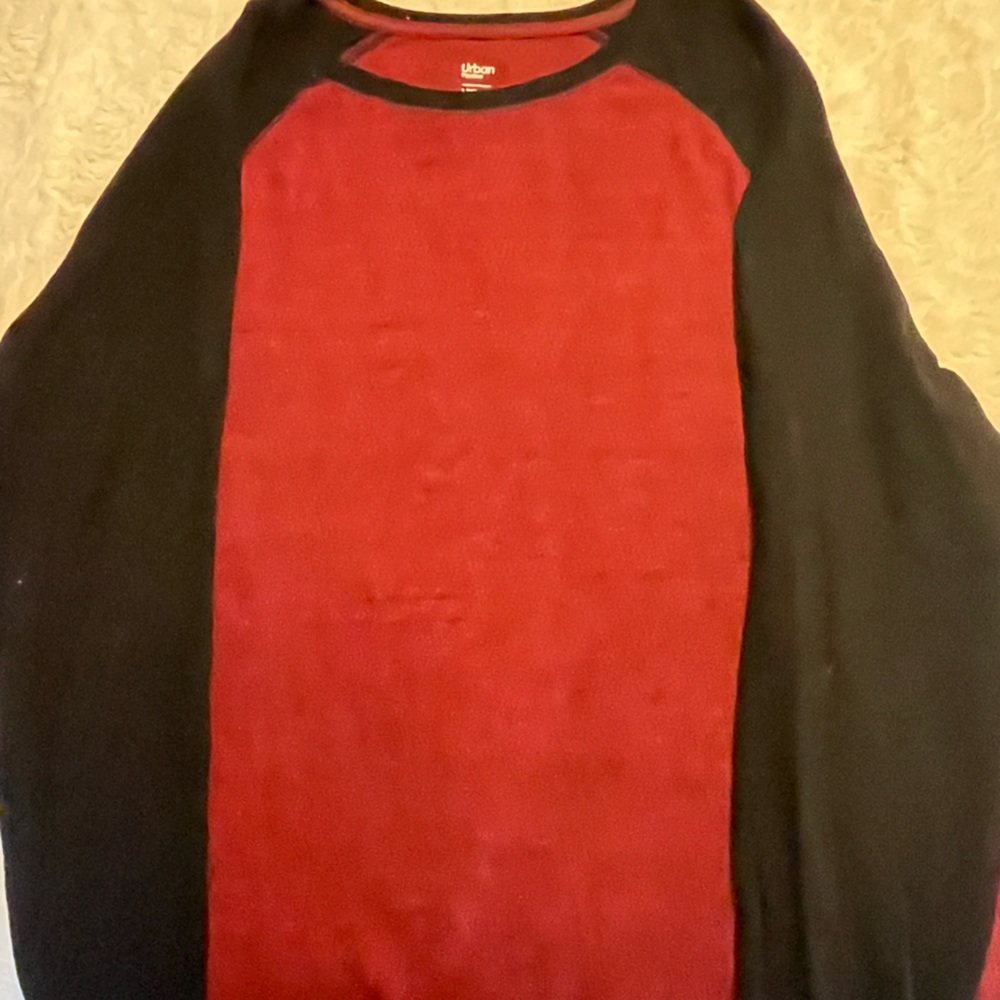 Thermal type sleepwear for fall size xl.  Maroon color with black sleeves